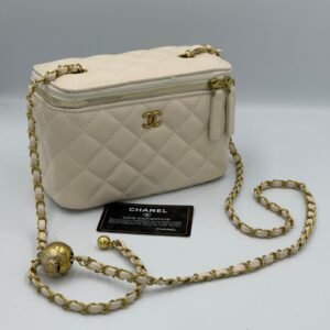 Chanel vanity blanc casse